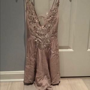NEW WITH TAGS LF seek the label pink lace romper